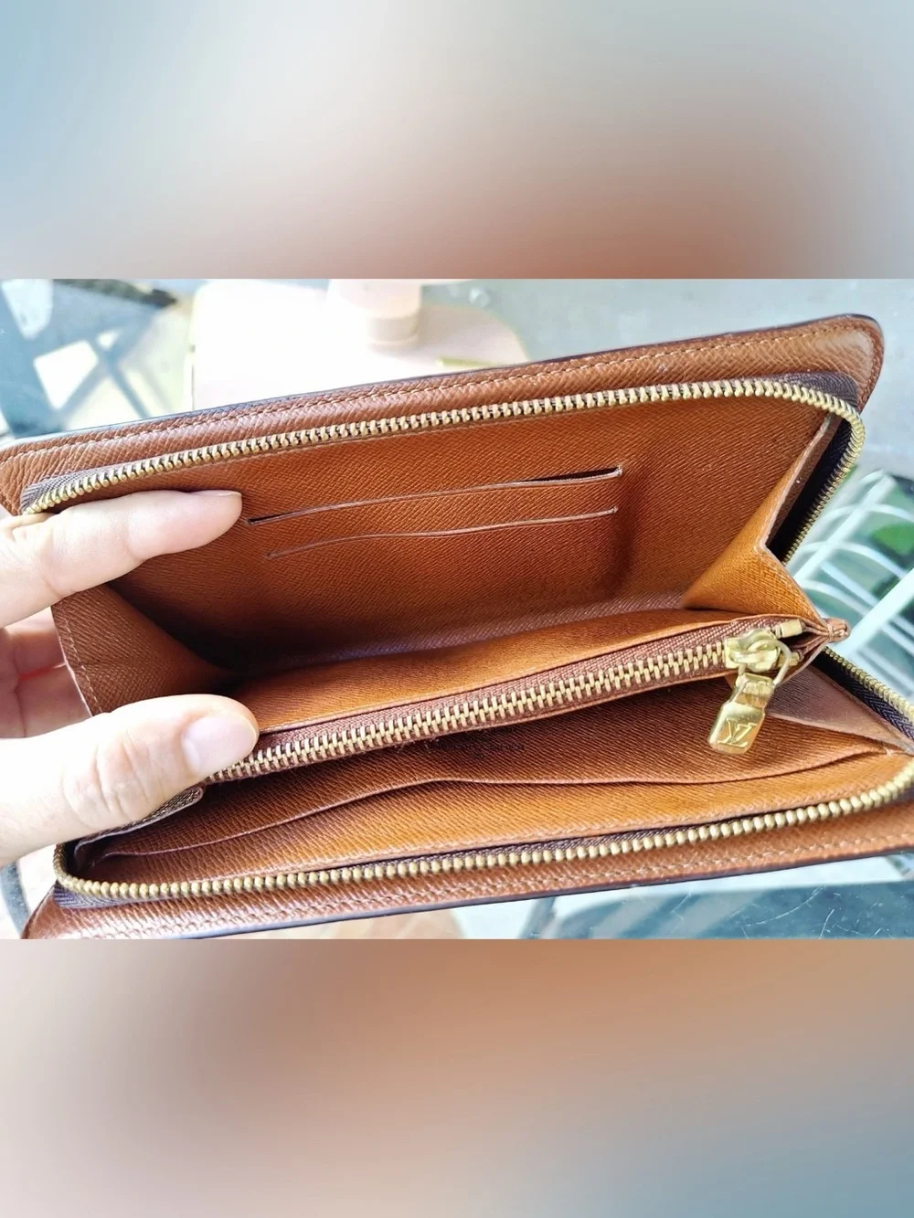 LOUIS VUITTON